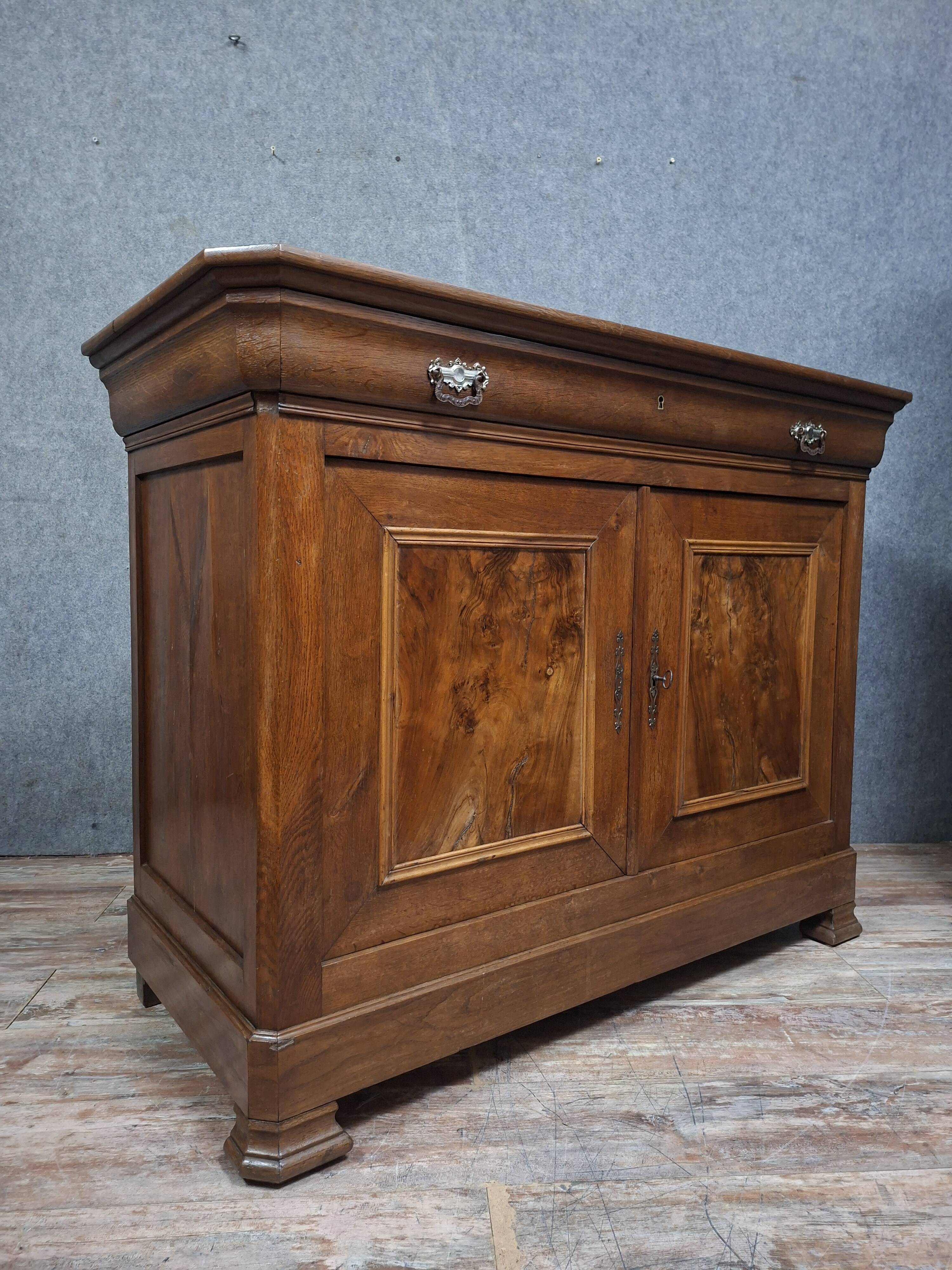 Louis-Philippe period buffet in solid walnut, 19th century.