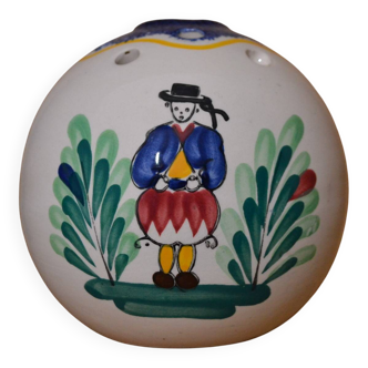 Round vase with flowers Le Croisic