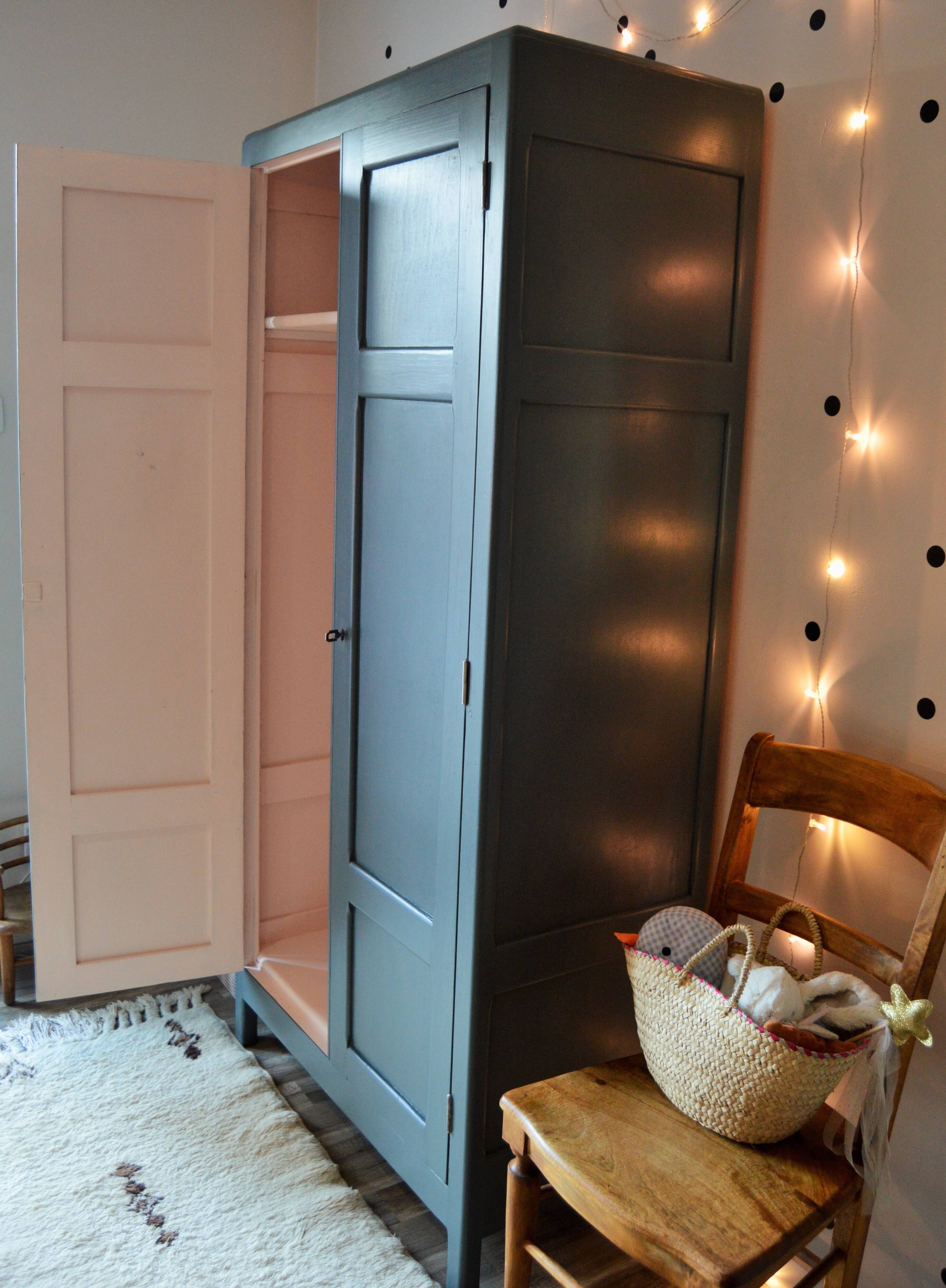 Cabinet vintage old locker room