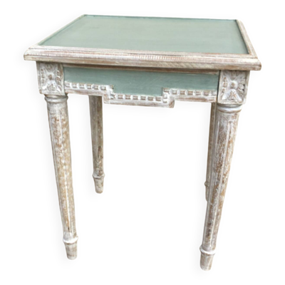 Table d’appoint en bois sculpté et patiné de style Louis XV un tiroir en ceinture