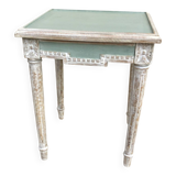 Table d’appoint en bois sculpté et patiné de style Louis XV un tiroir en ceinture
