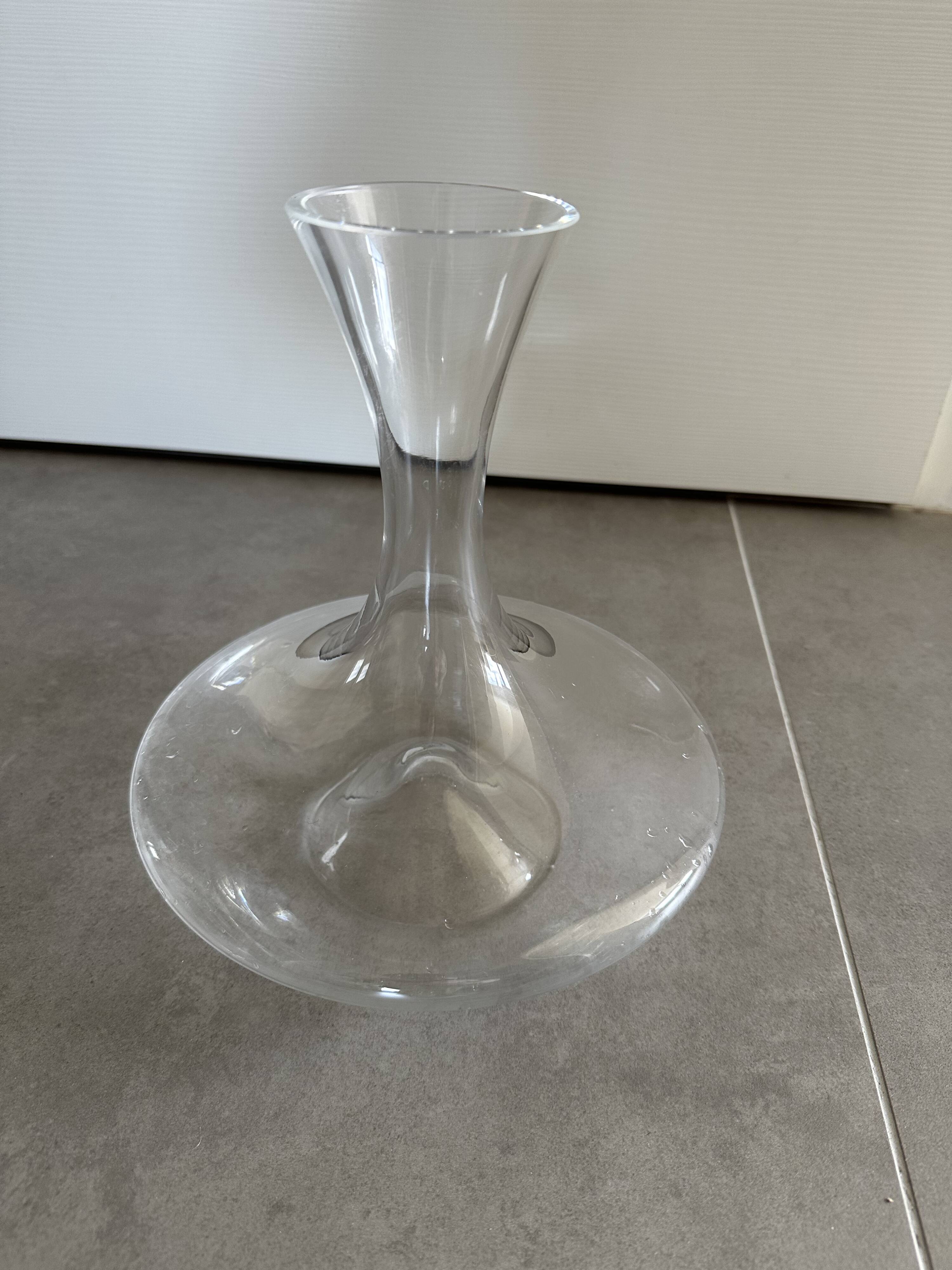 Wine carafe