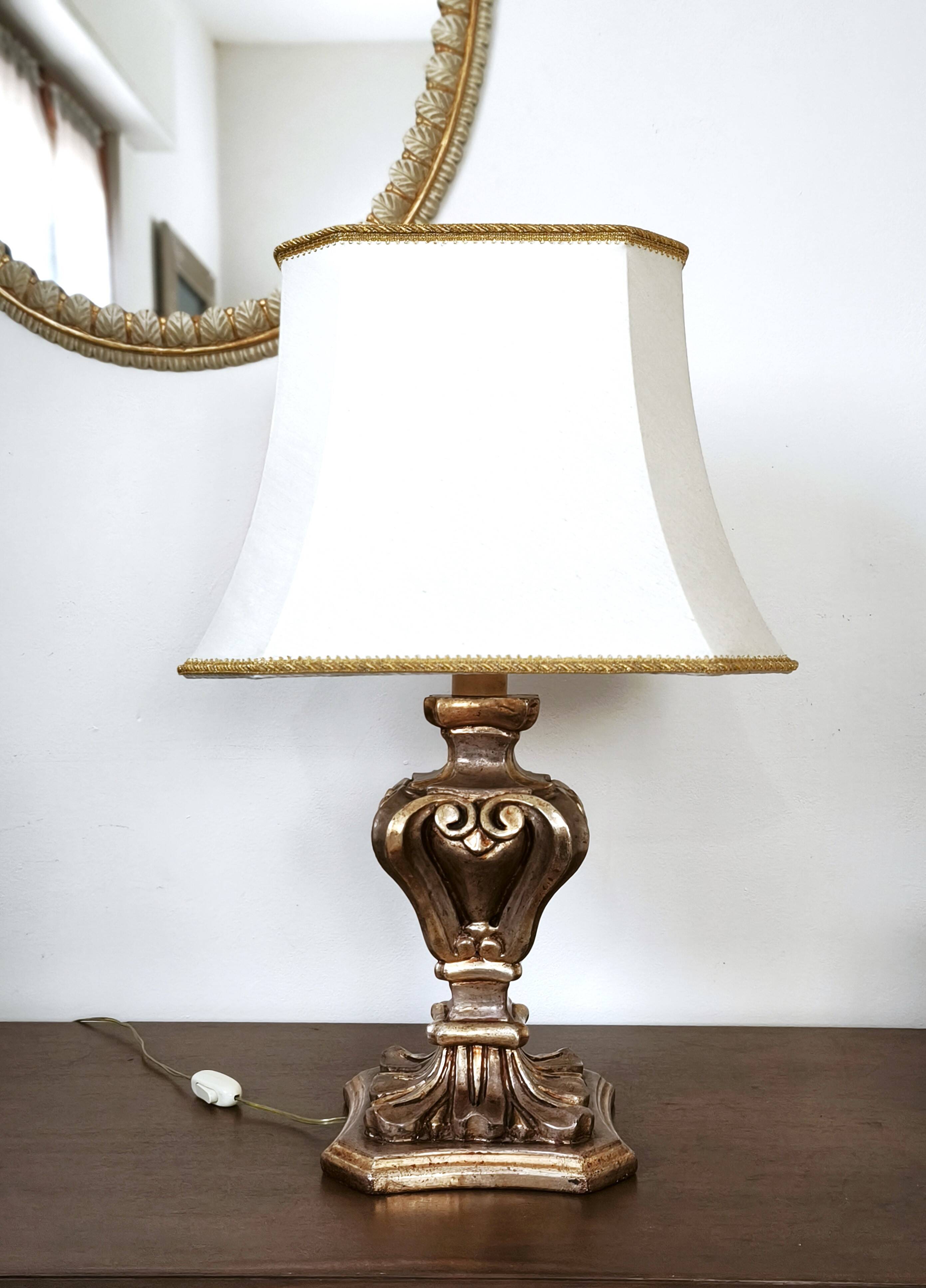 Florentine lamp in carved wood, gold leaf, silk shade.