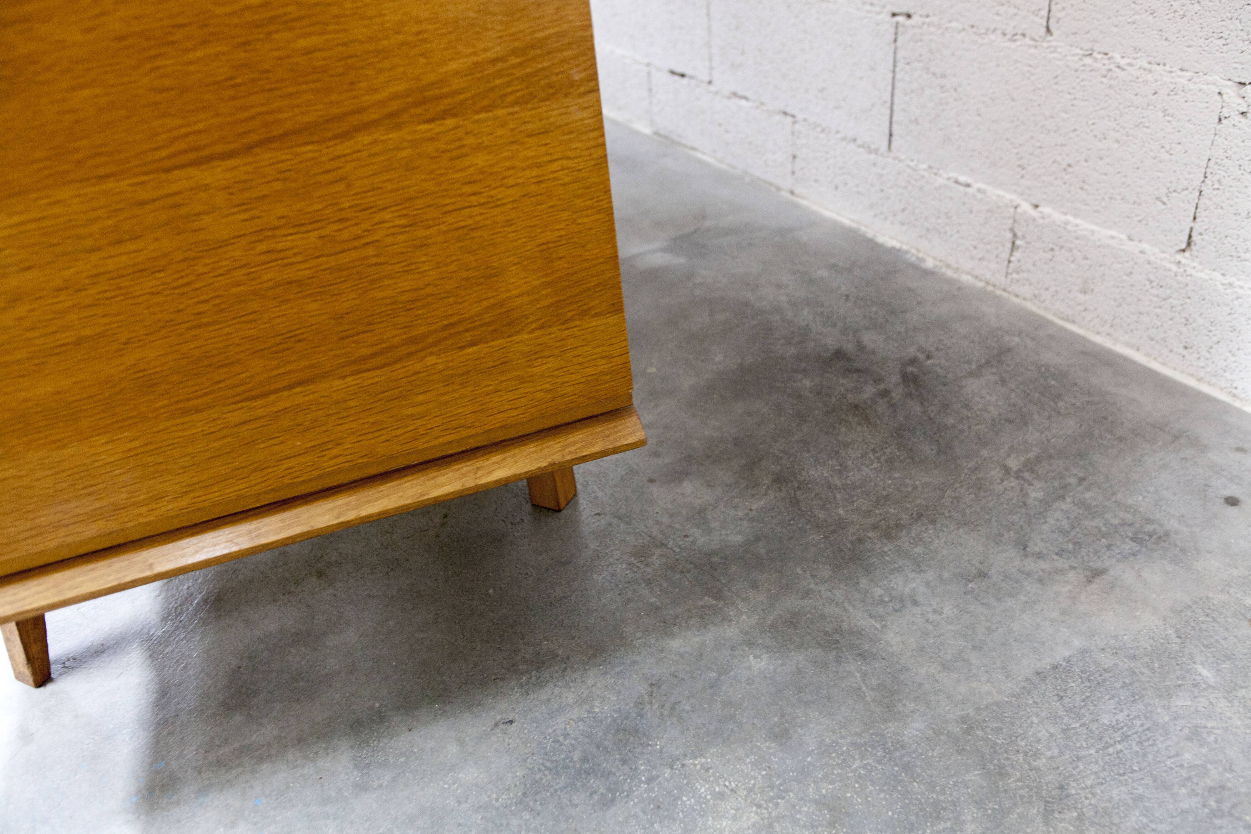 French wardrobe with tapered legs, 3 doors, 1 mirror (27*130), and 1 drawer.