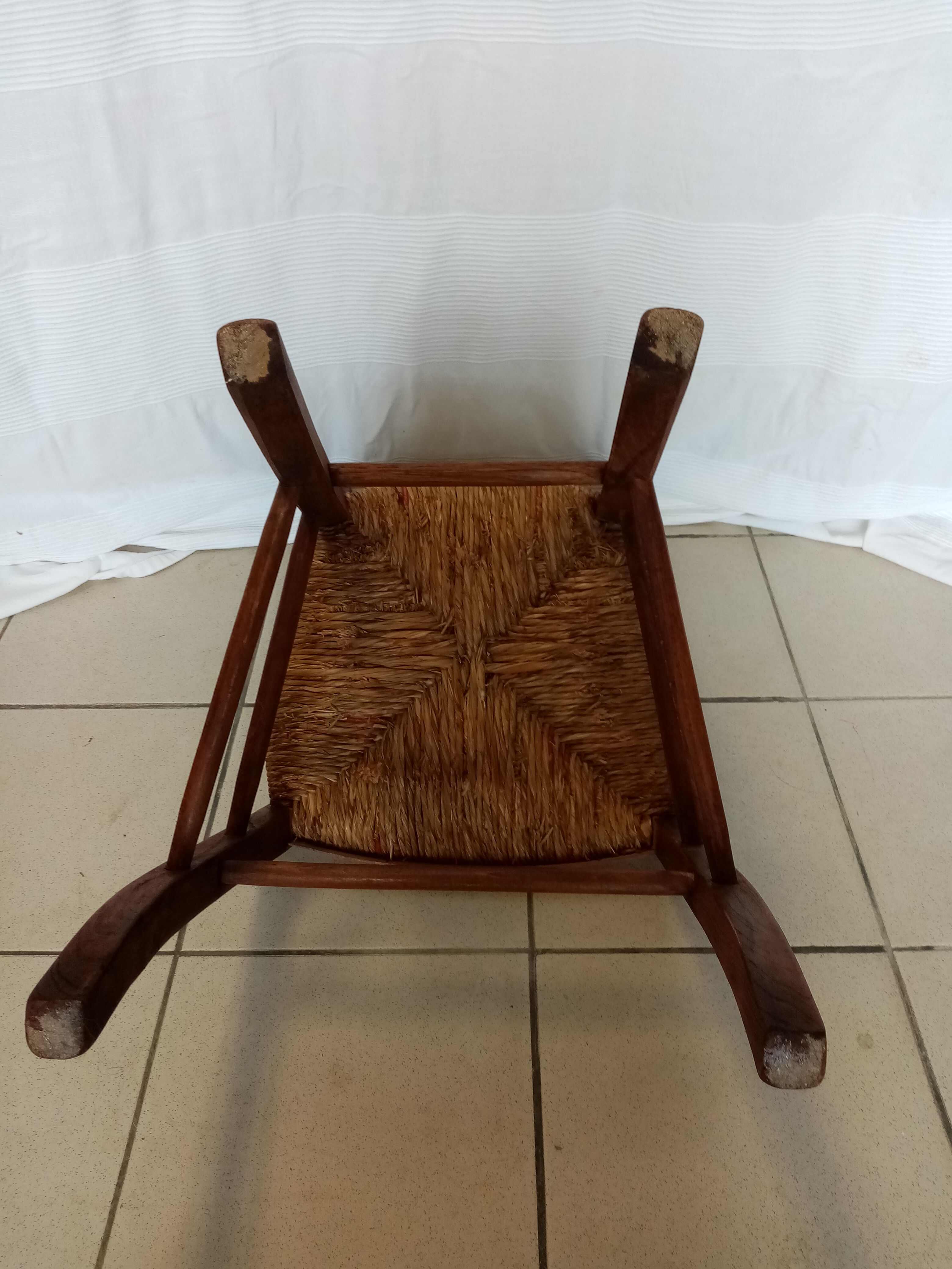 Series of 4 wooden chairs and straw