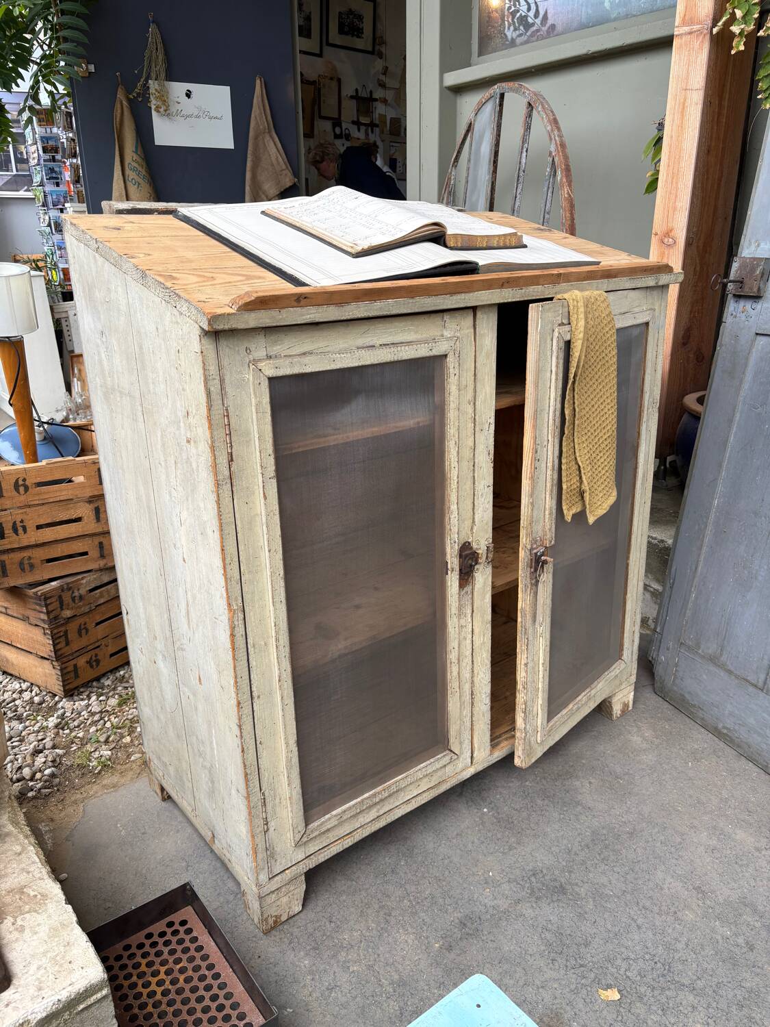 Garde manger, buffet en bois patiné