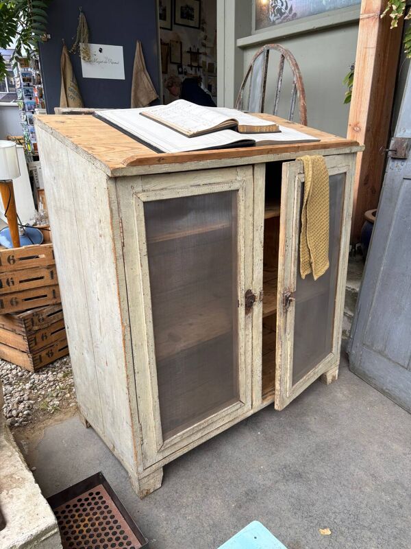 Garde manger, buffet en bois patiné