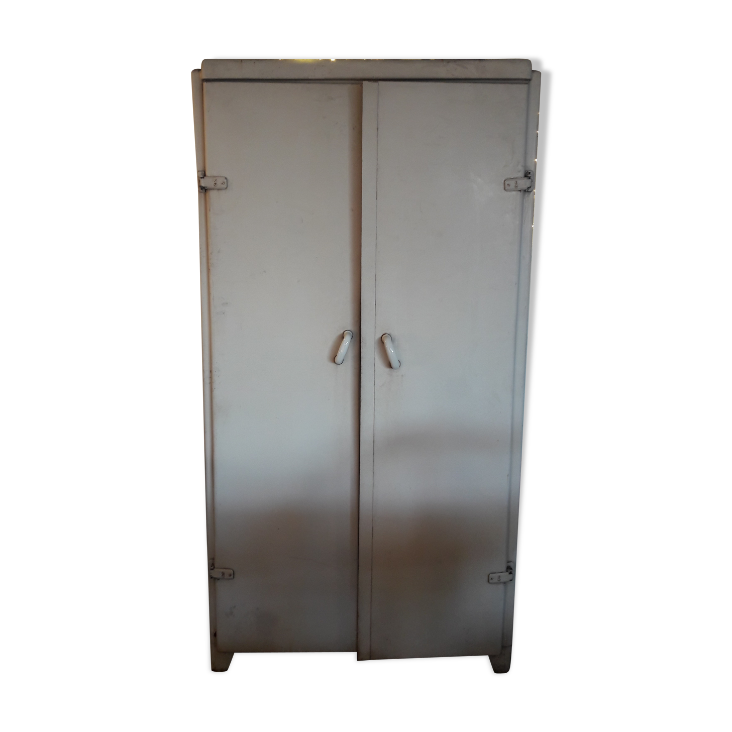 Metal cabinet