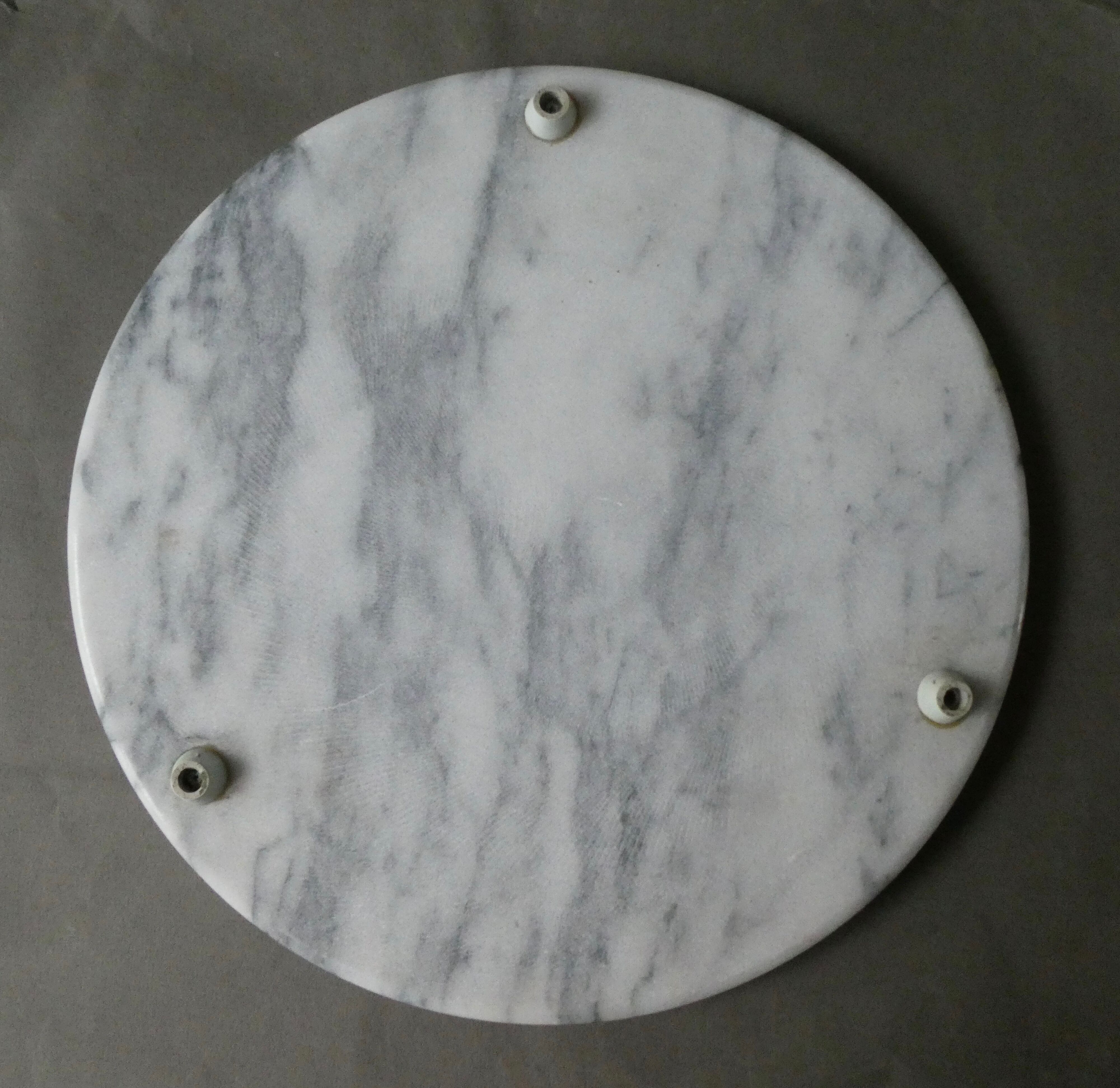 Table mat in white marble veined with grey
