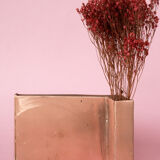 Vase angulaire design en cuivre