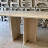 Table à manger vintage en travertin de Ligne Roset