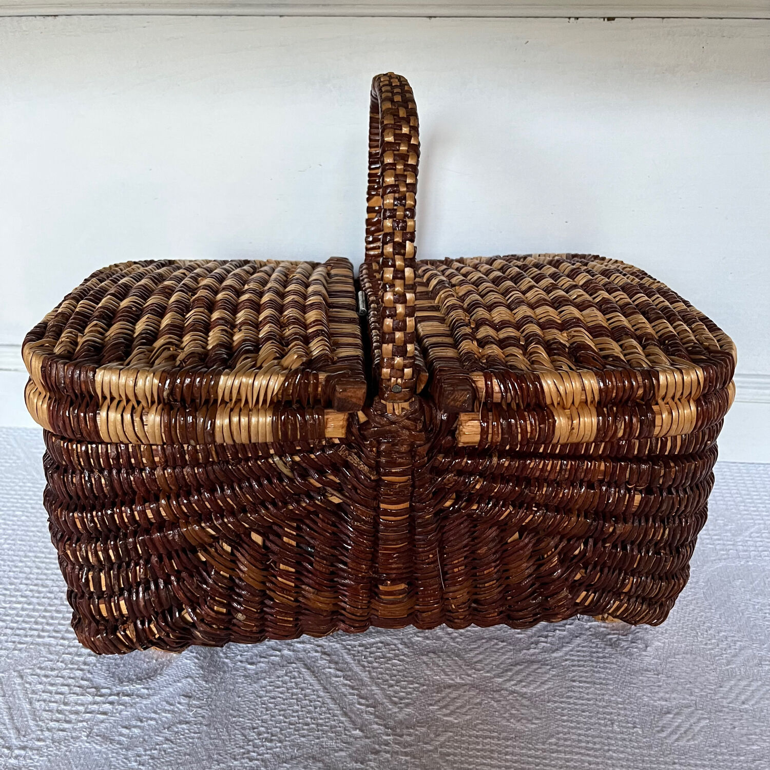 Basket with lids