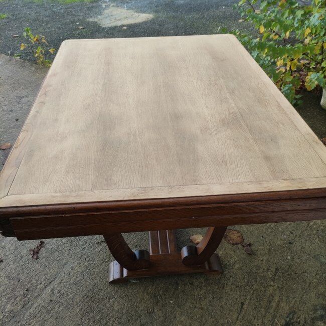 Table from the 30s with extensions