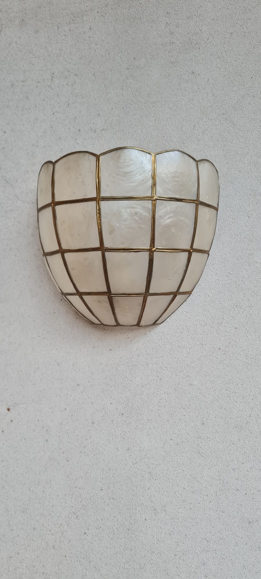 Pair of sconces in brass and mother-of-pearl