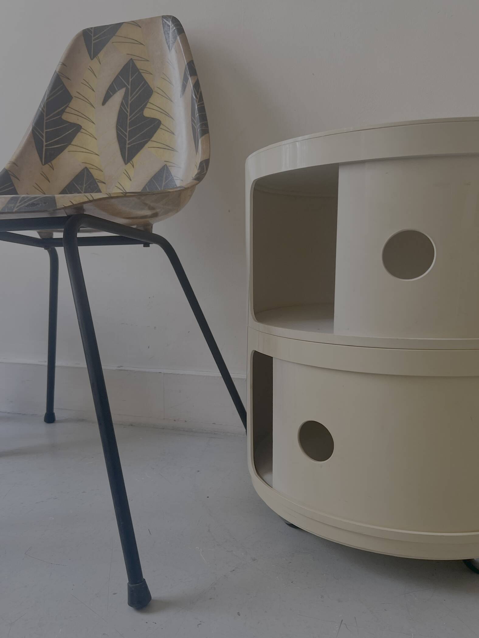 Componibili XL bedside table in cream by A. Castelli for Kartell, design 1970.