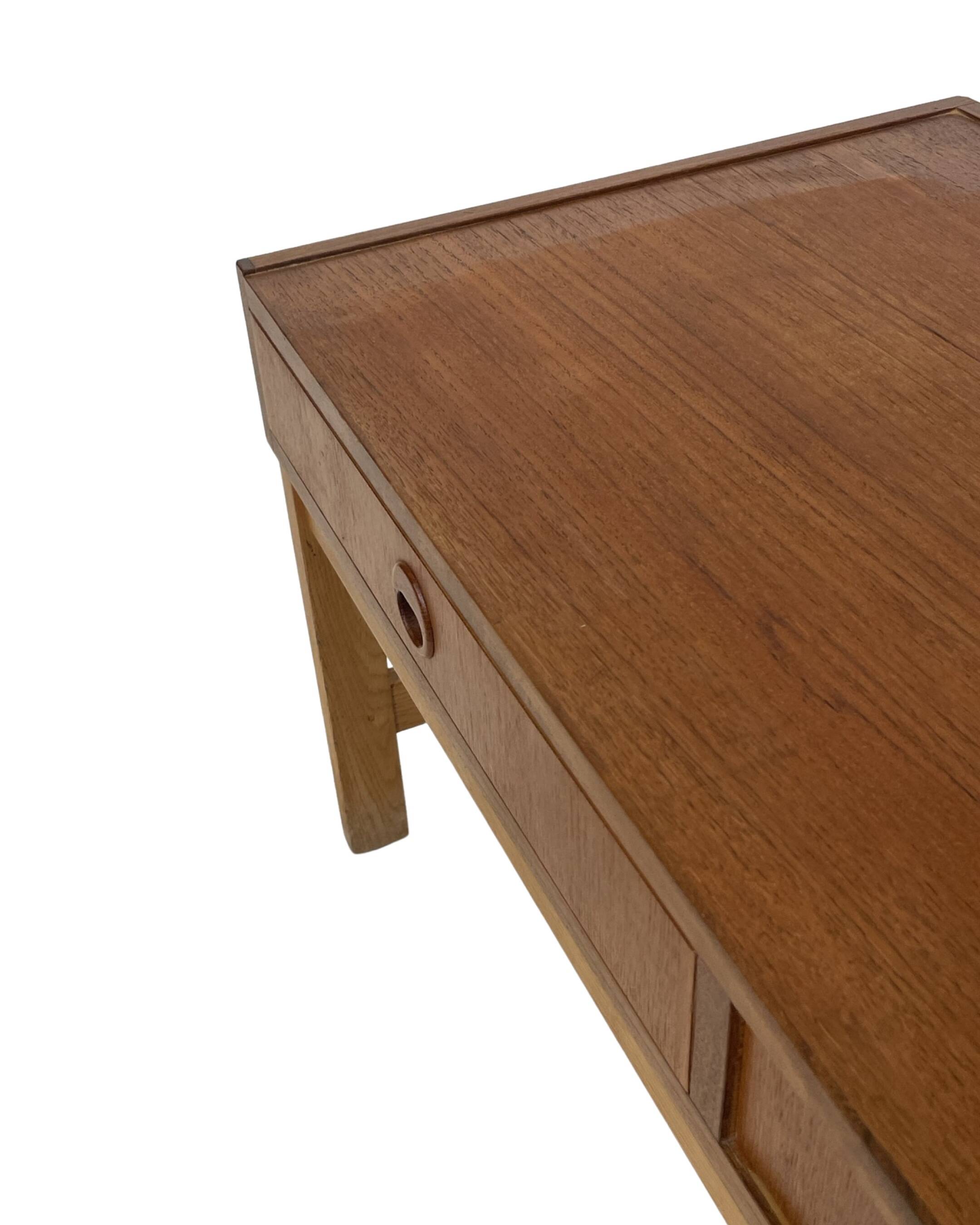 Meuble bas vintage danois modèle 1960, placage de teck