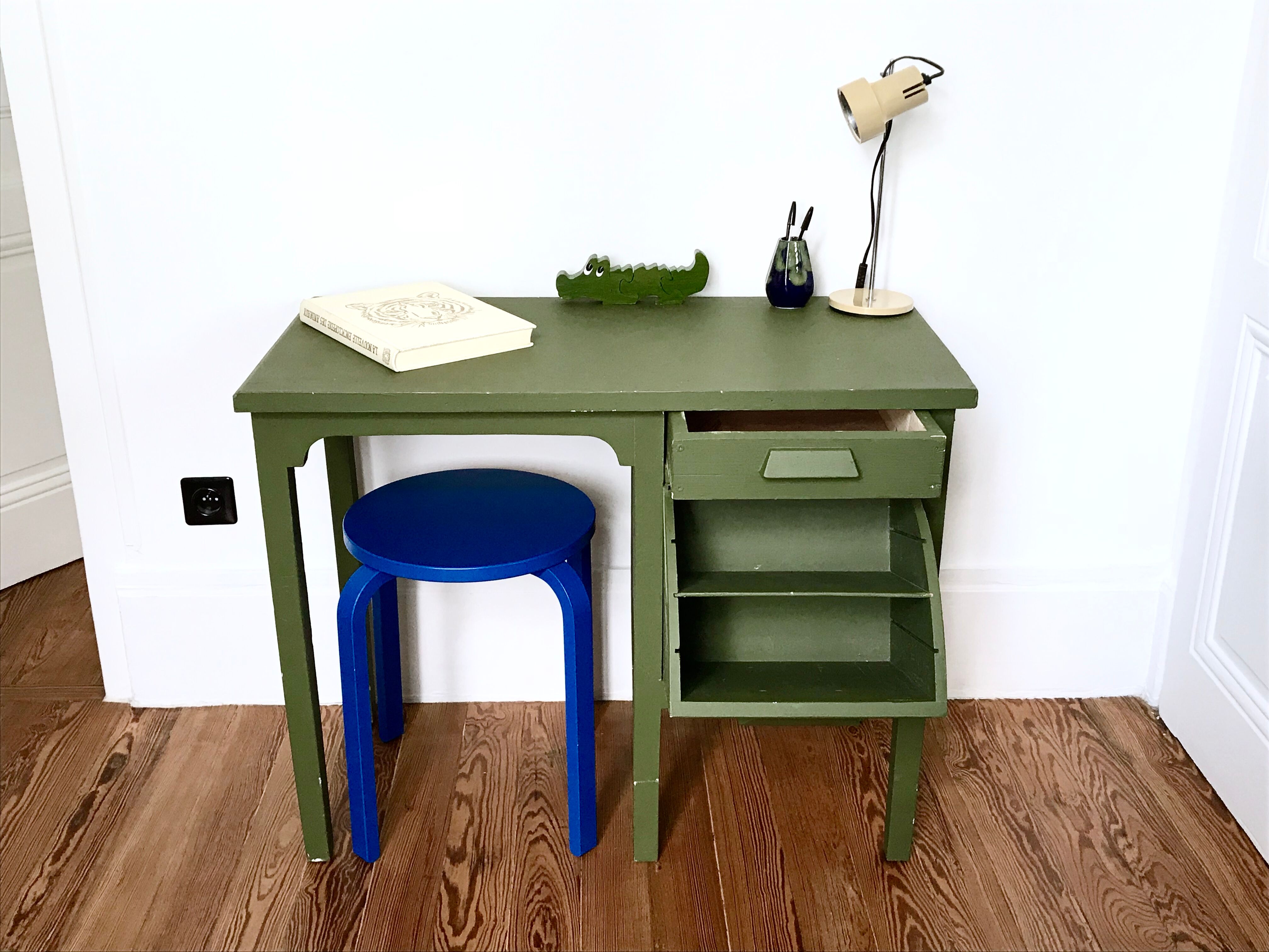 Child desk 1950