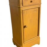 Chevet en bois peint en jaune