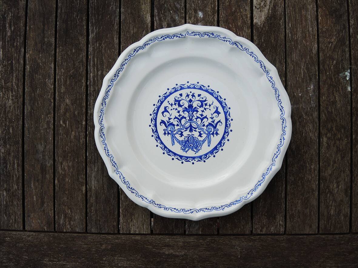 12 Antique Gien Earthenware Flat Plates - Rouen Decor