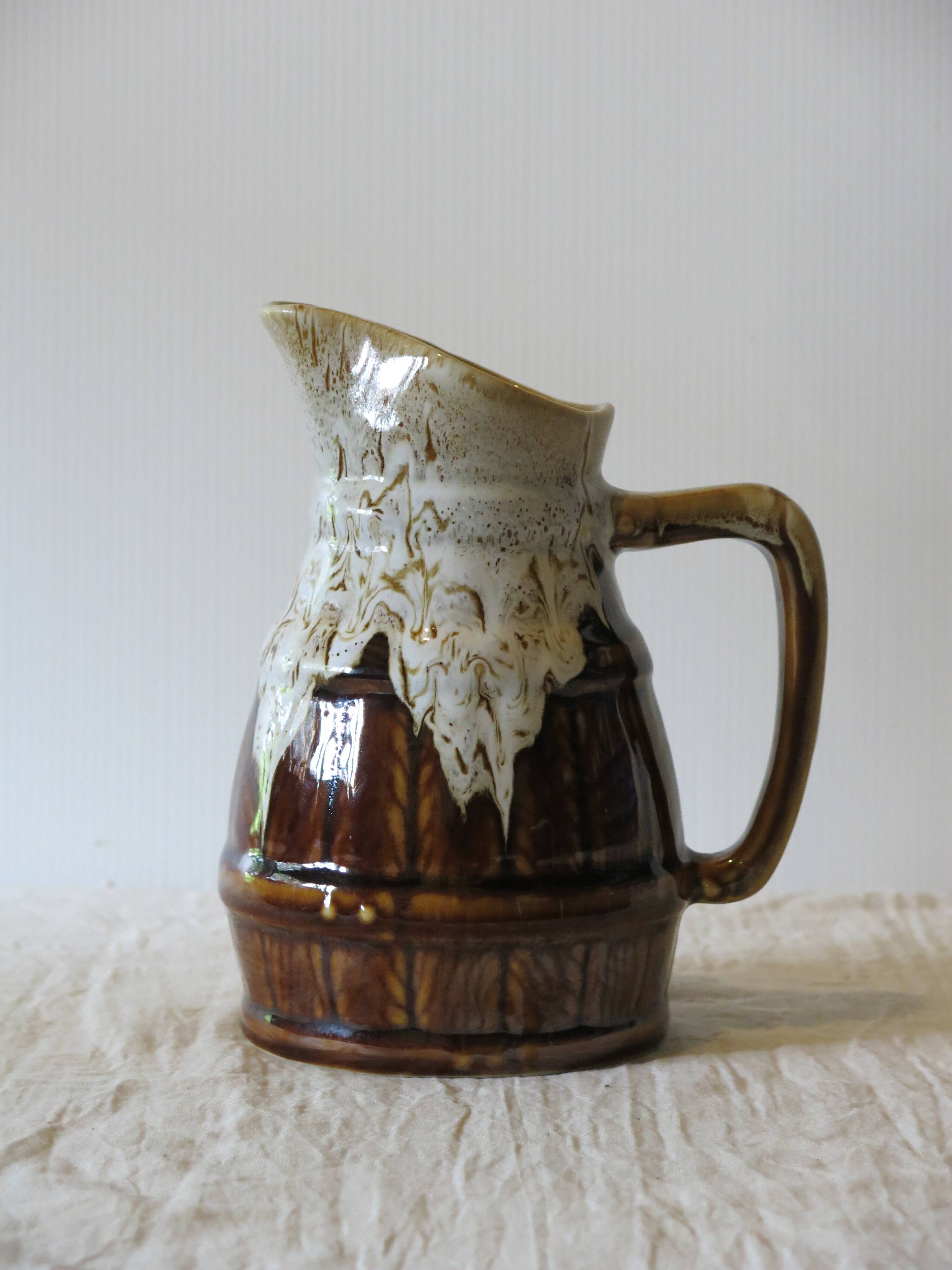 Très joli pichet à vin en très bon état