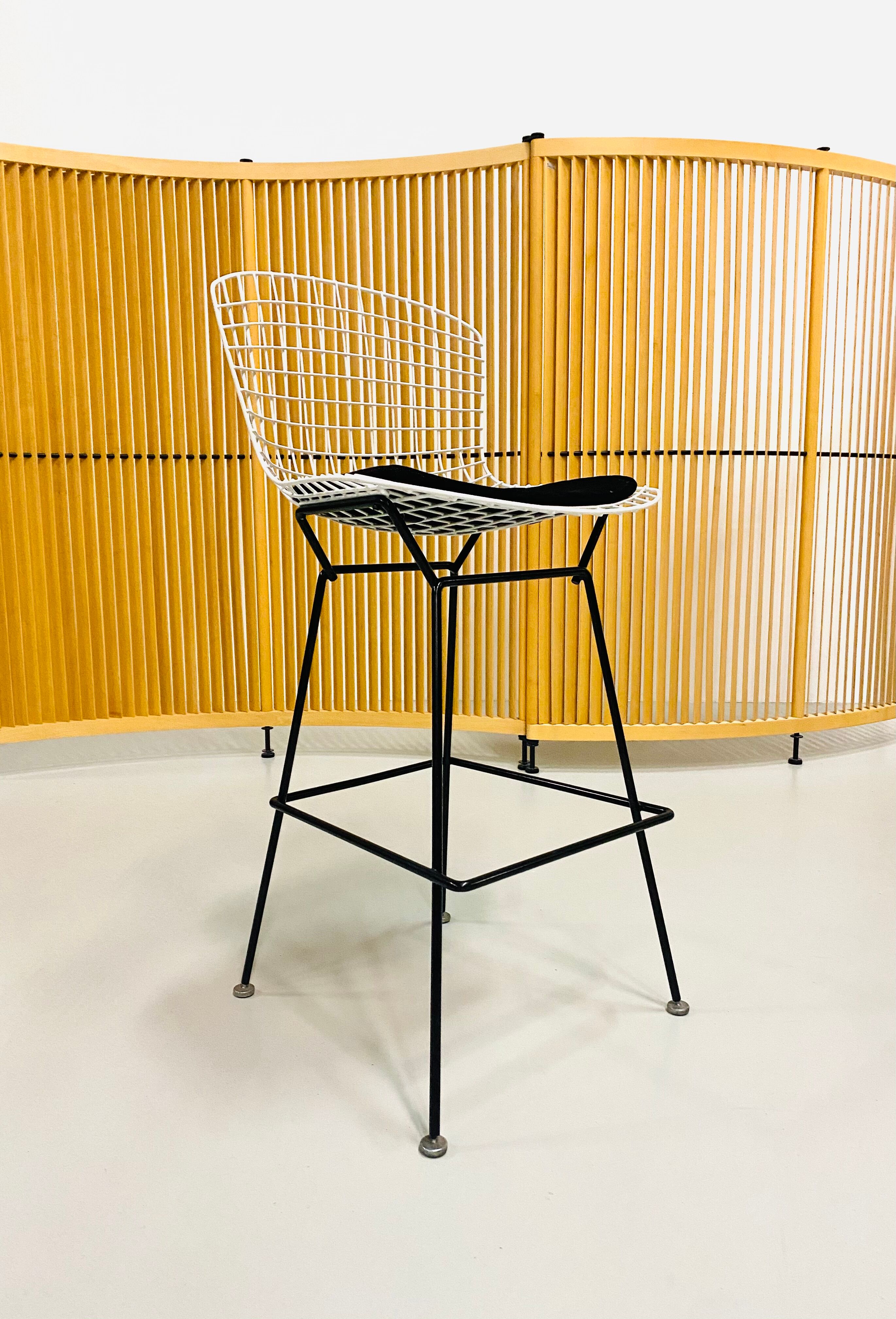 Wire barstools by Harry Bertoia for Knoll, 1960