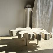 Très grande table basse en manguier blanchi plateau organique D:140cm