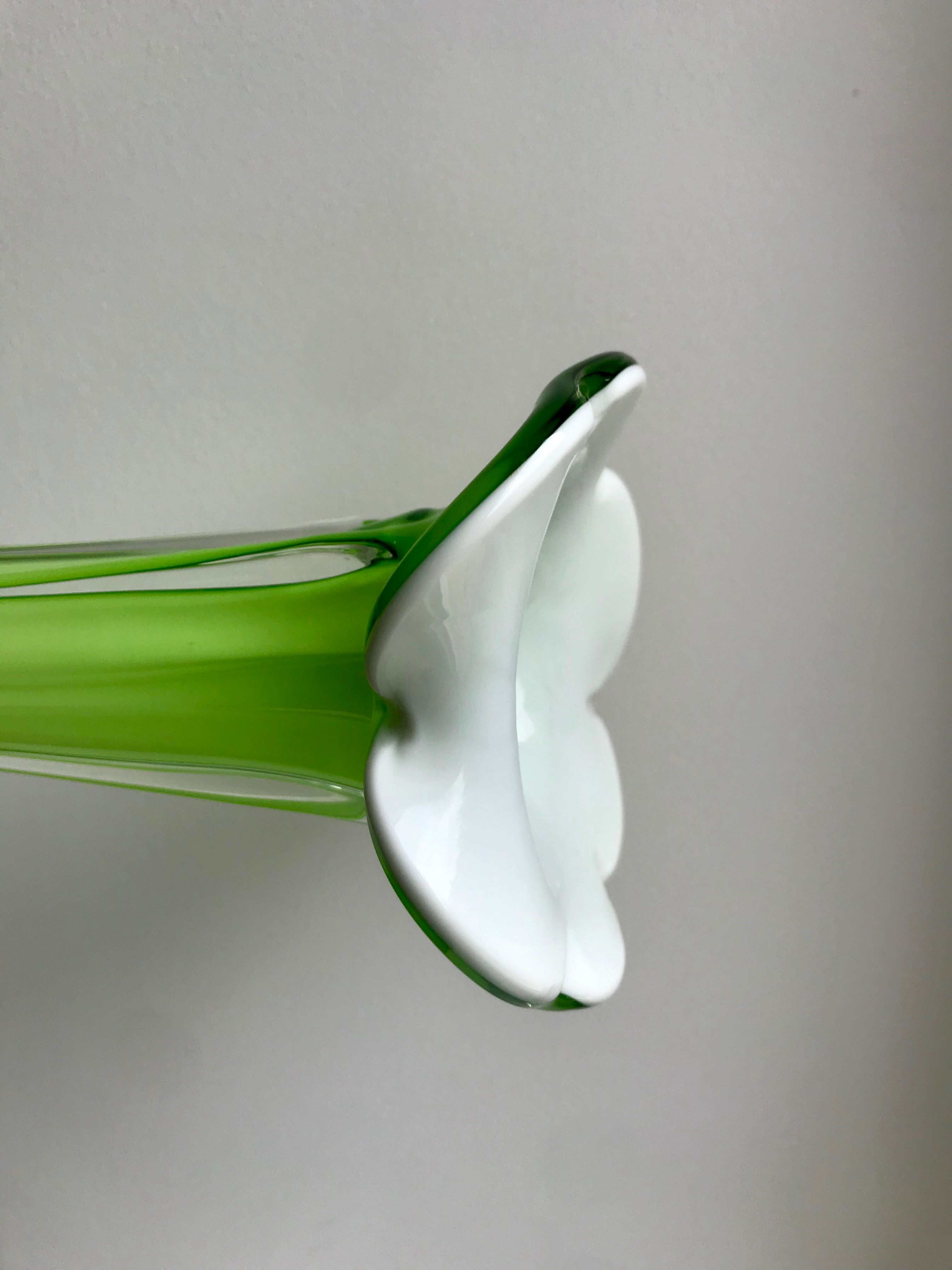 large soliflore vase in opaline and apple green glass Murano style 60s-70s