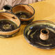 Lot de 2 bougeoirs en poterie vernissée signés
