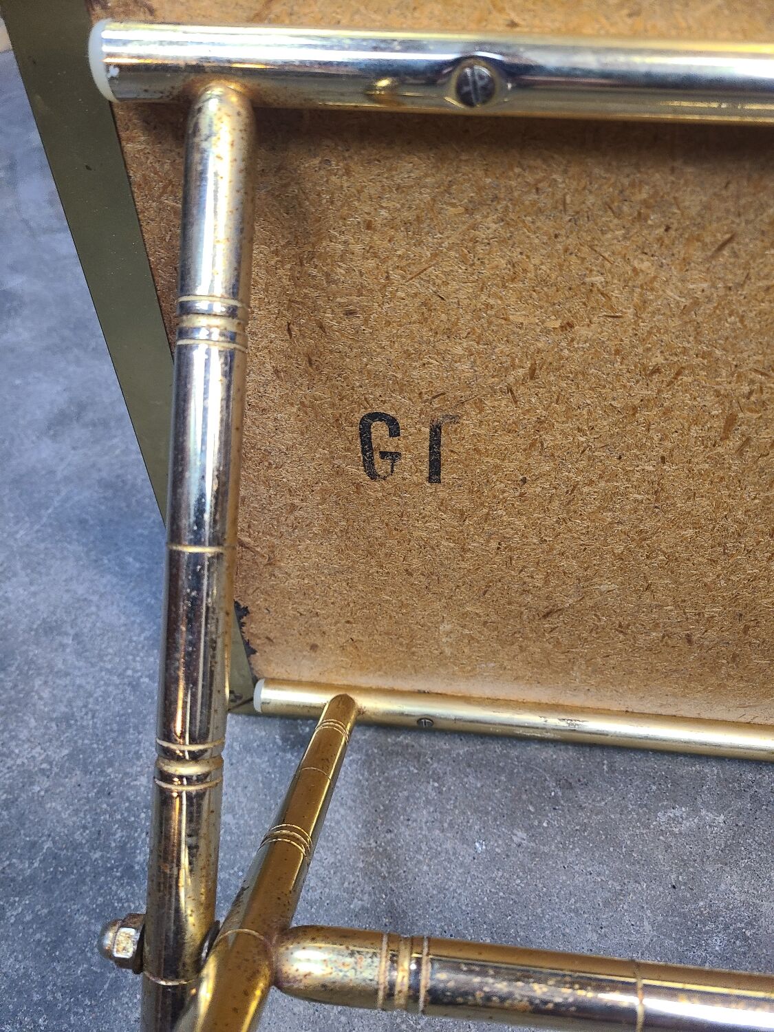 Table basse pied bambou doré et formica palissandre 1972