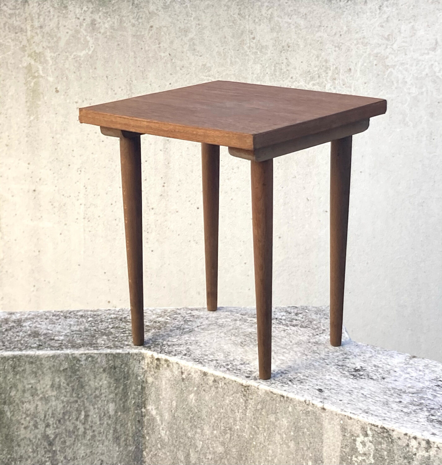 Table d’appoint années 60
