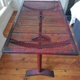 Table 'bistrot industrielle vintage" par René Malaval (1940) belle platine metal rouge