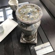 Porte bougie en céramique type « Raku », craquelé gris bleu