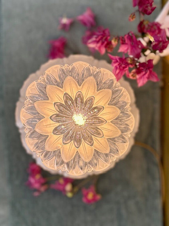 Art Deco lamp with floral patterns
