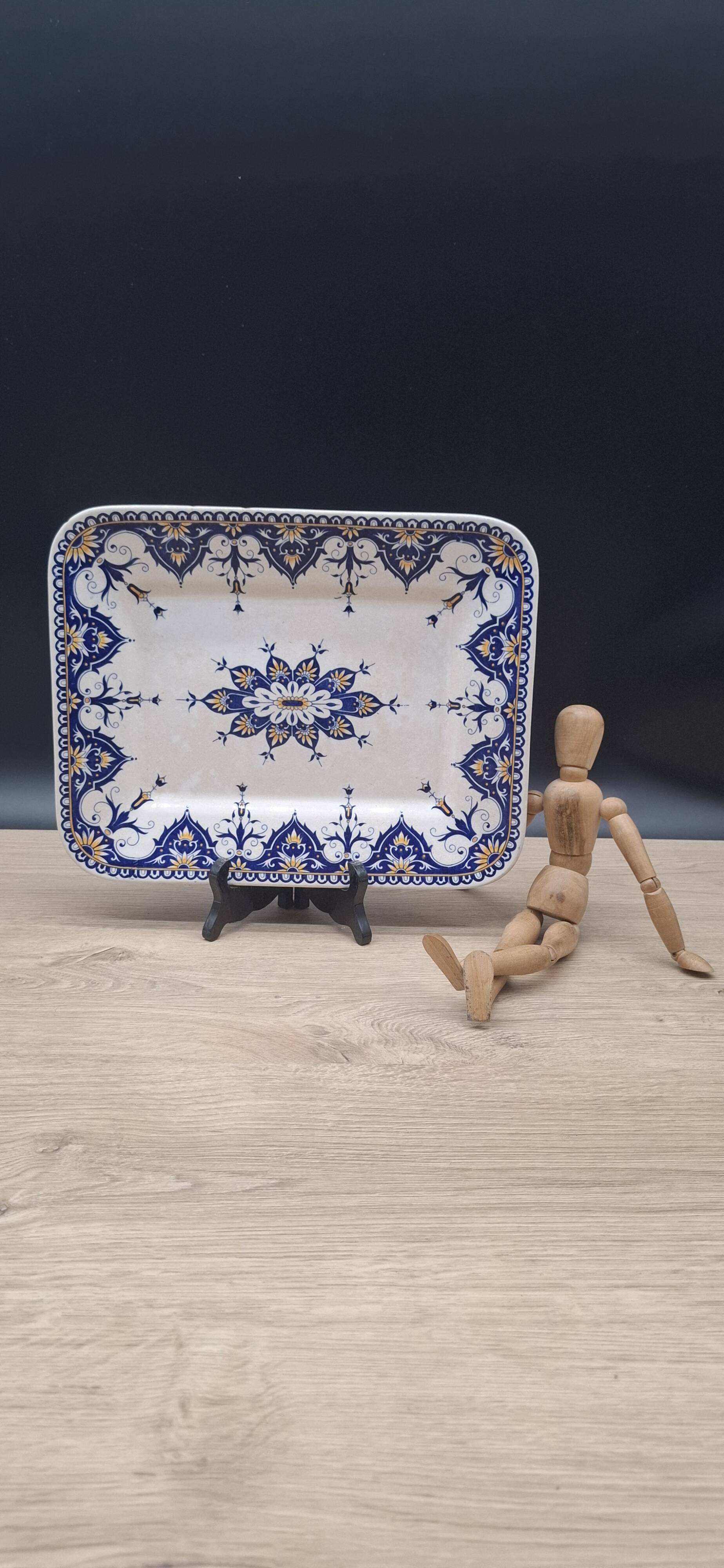 Antique Sarreguemines earthenware dish, Cluny model, 19th century