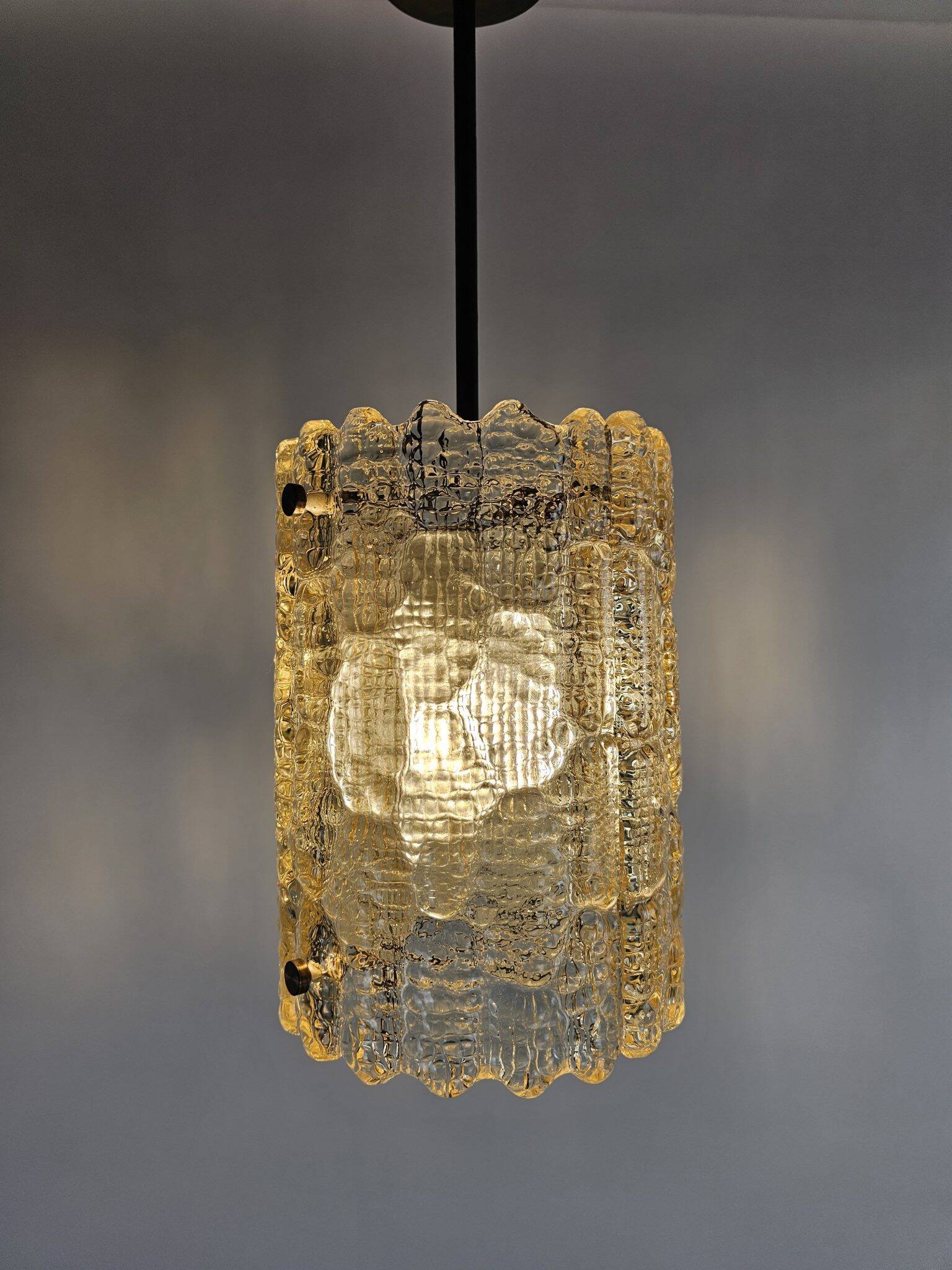 Lampe pendentive en verre doré Orrefors des années 1970