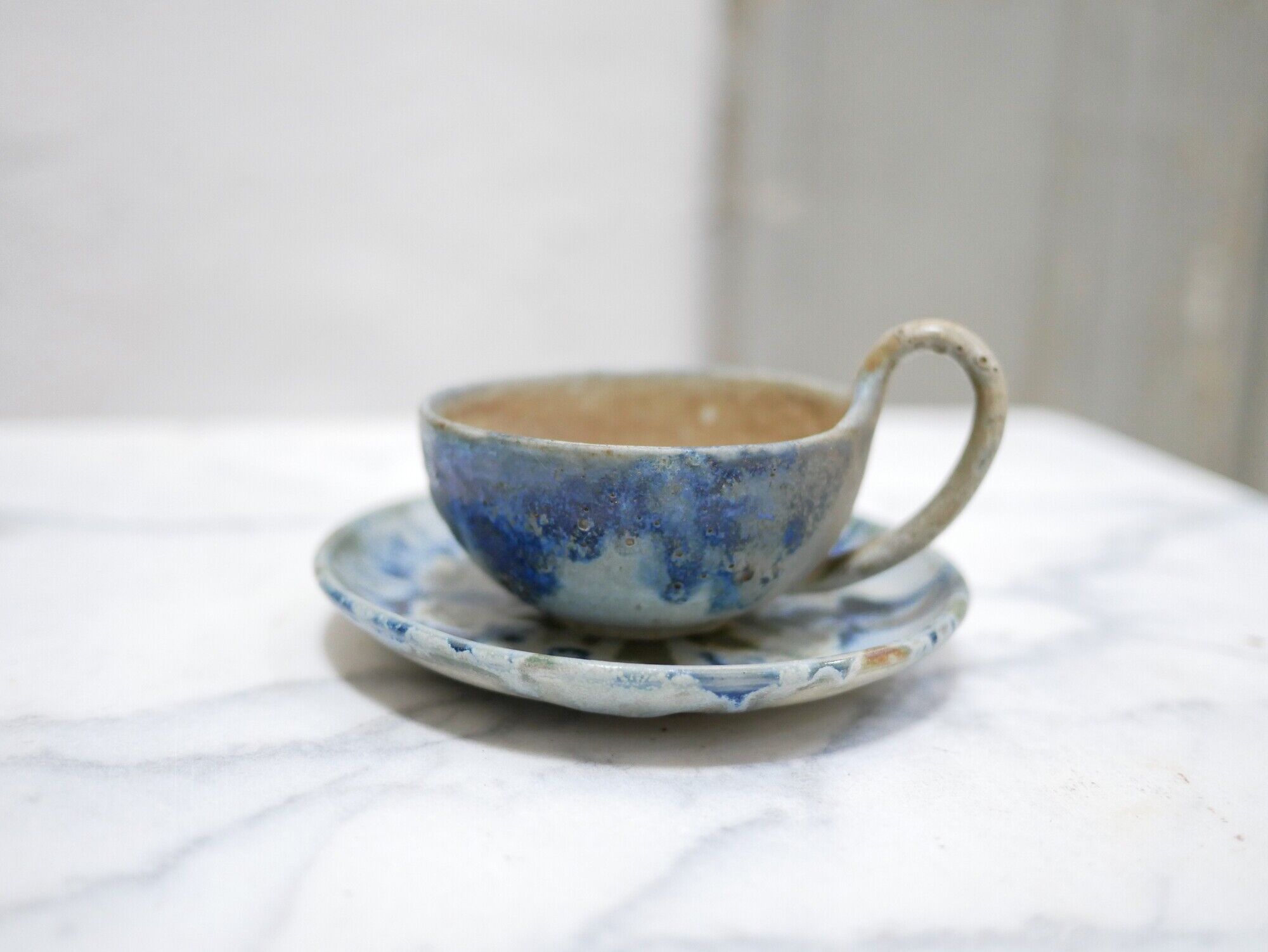 Series of 3 cups, a milk jar and 4 antique porcelain saucers