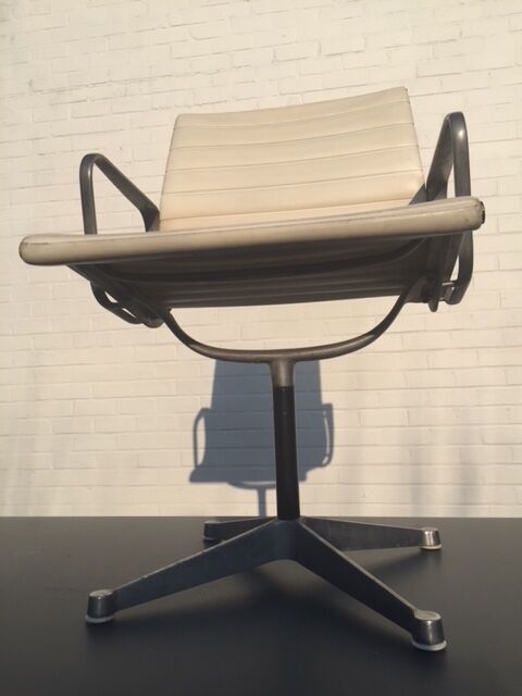 EA 107 armchair by Charles et Ray Eames for Herman Miller 1950