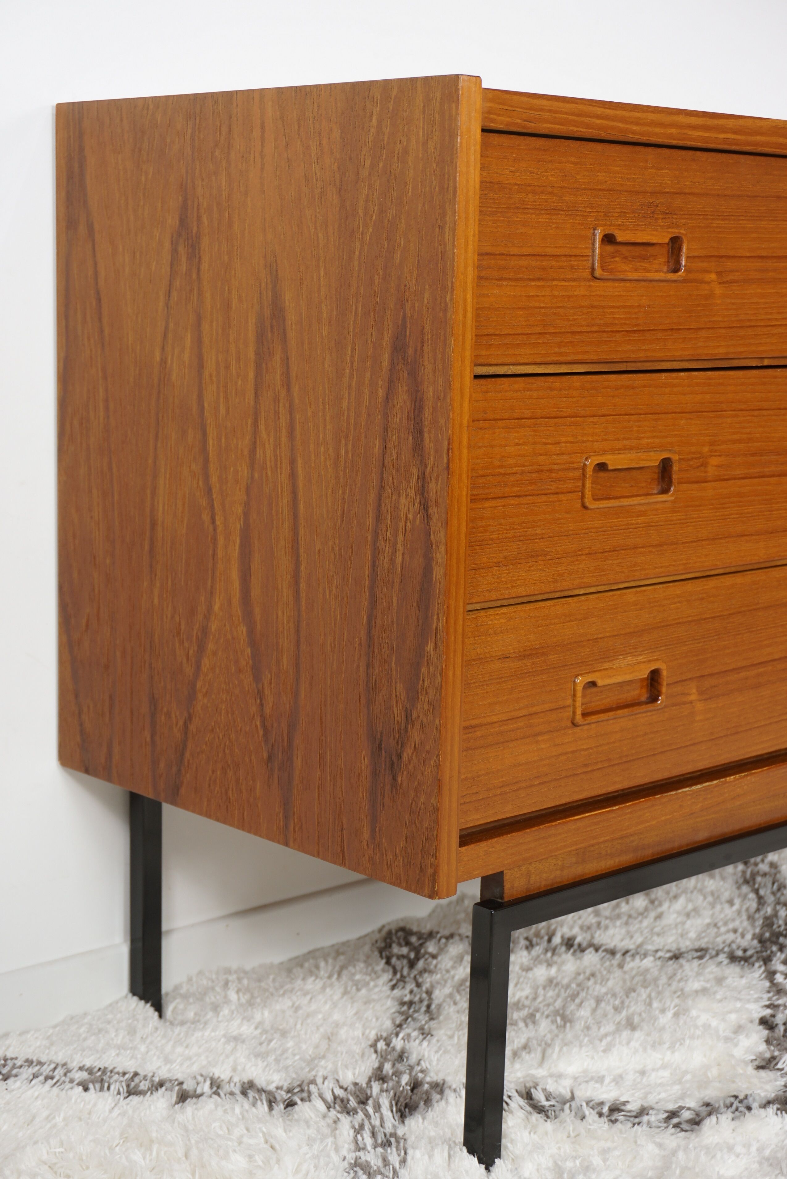 Commode en teck et métal années 60