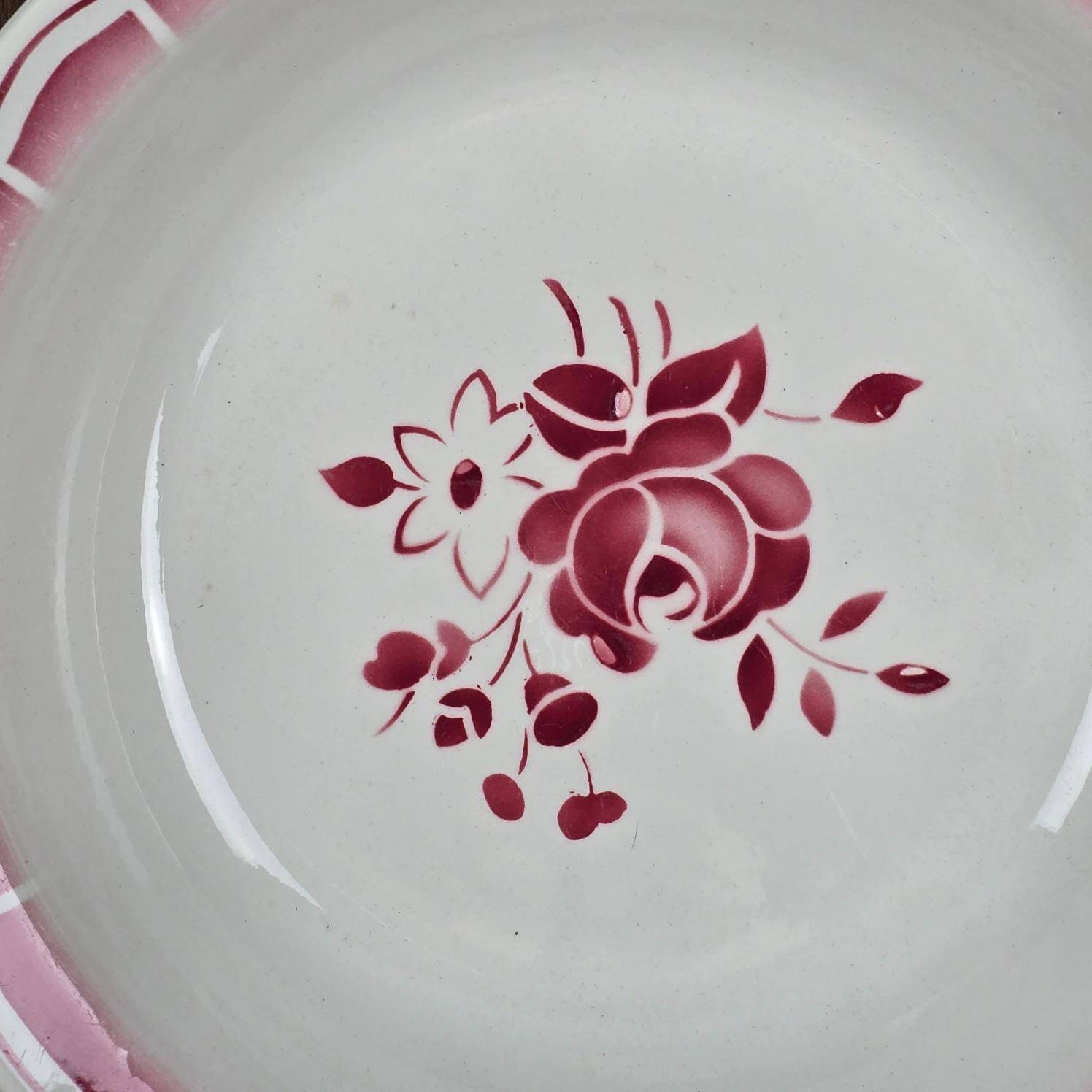 Plat ancien Badonviller – décor floral rose – porcelaine opaque années 50