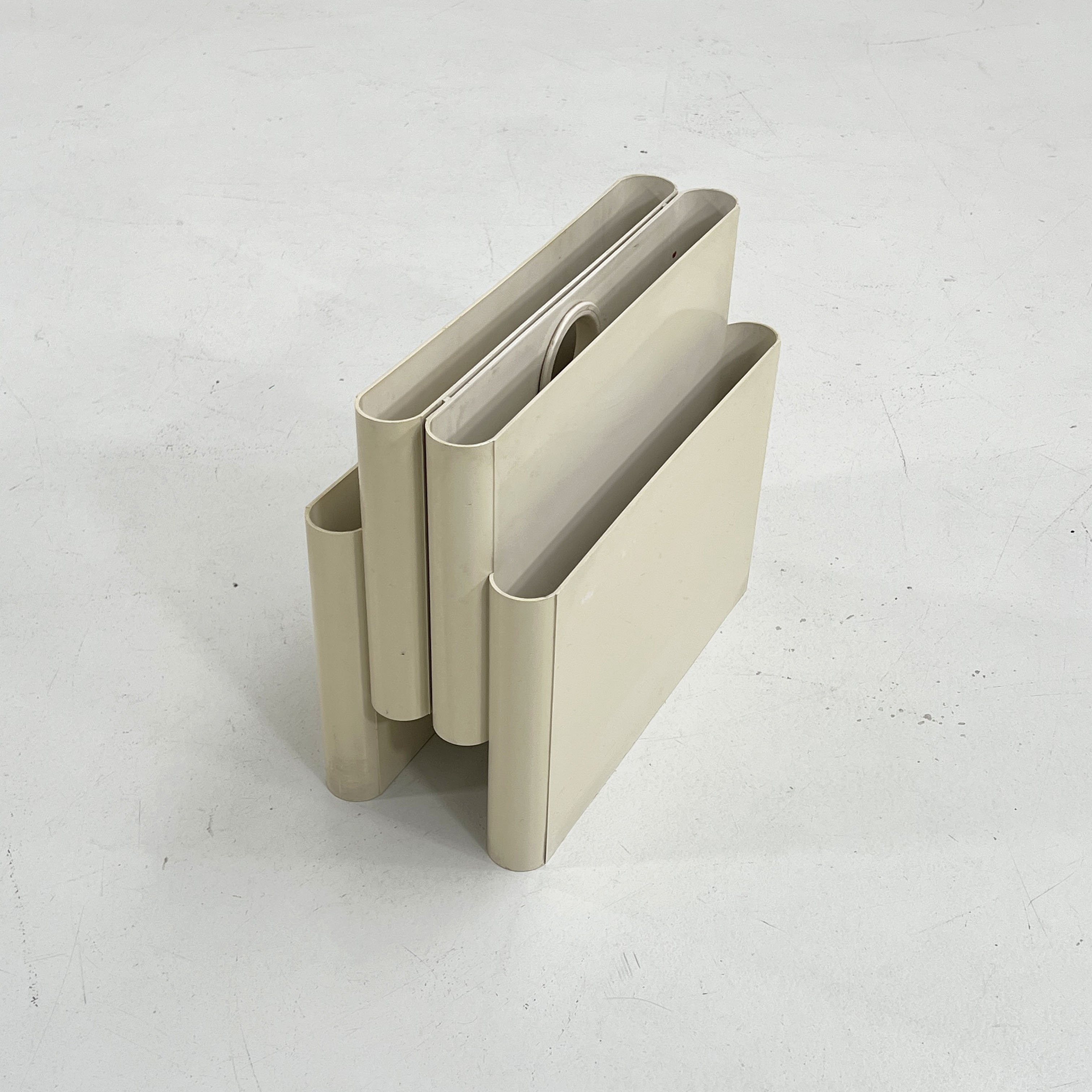 Magazine holder by giotto stoppino for kartell, 1970