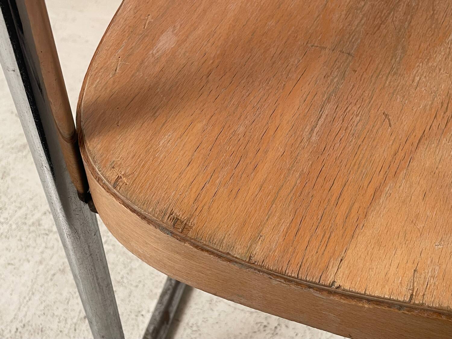 Fauteuil cantilever B261 par Émile Guillot édition Thonet