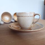 5 cups and saucers in marsh sandstone