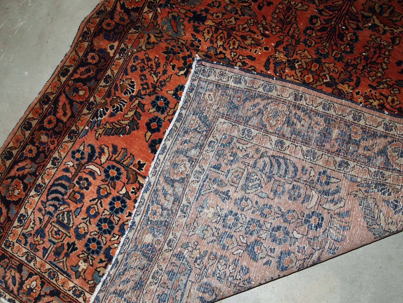 Handmade antique Persian Sarouk rug 109cm x 164cm 1920s - 1B747