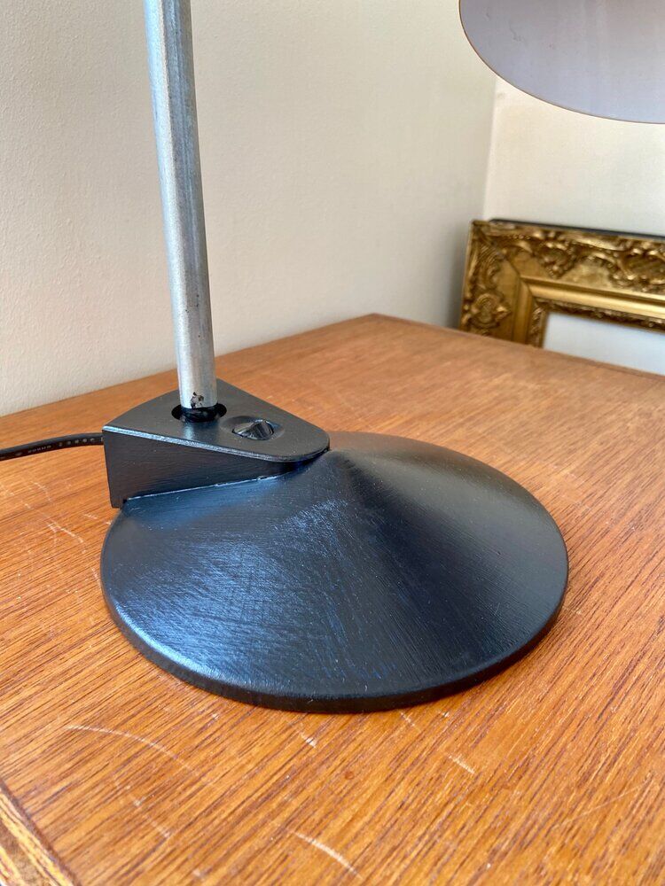 Articulated desk lamp