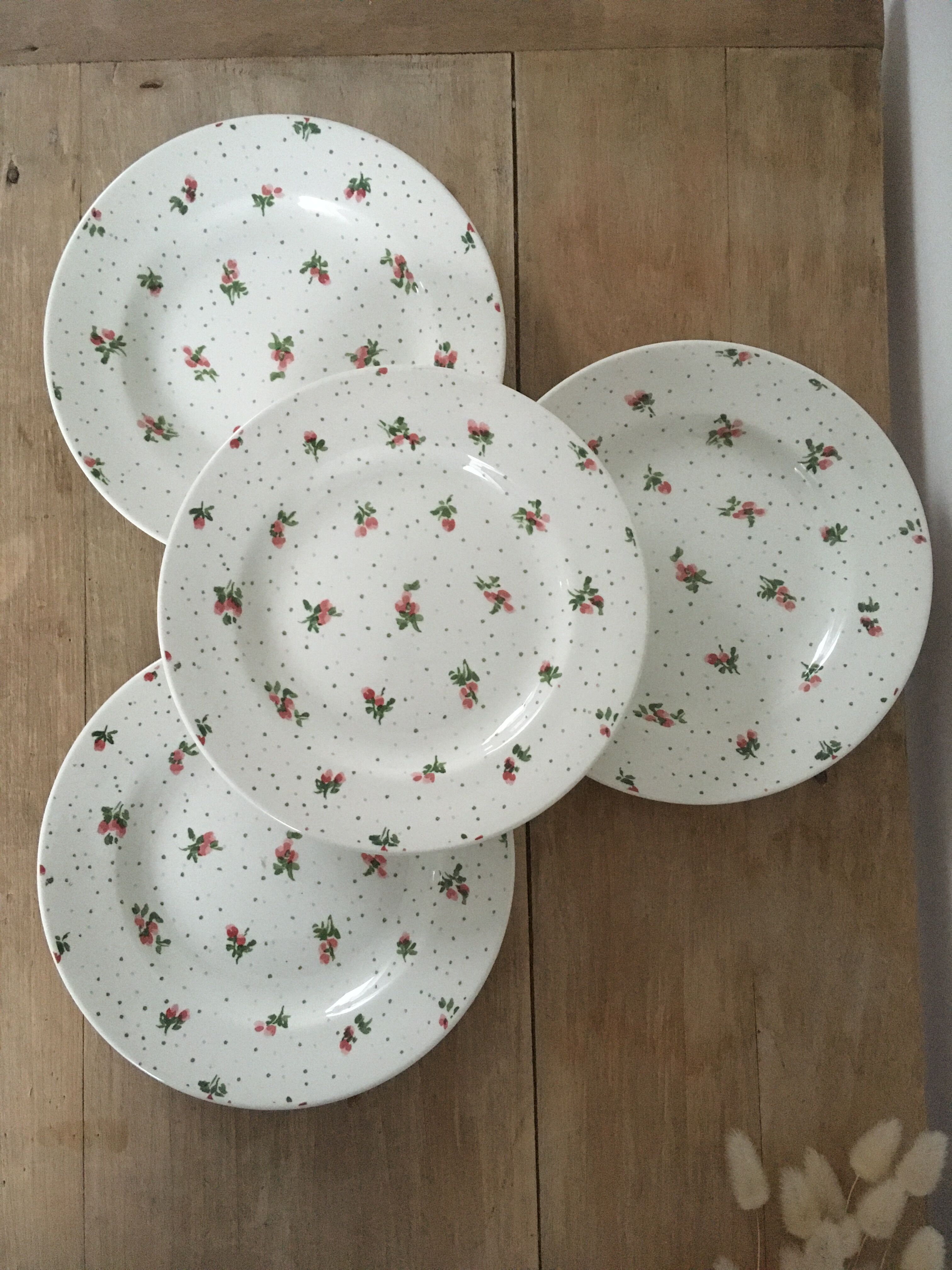 4 Churchill flat flowery plates