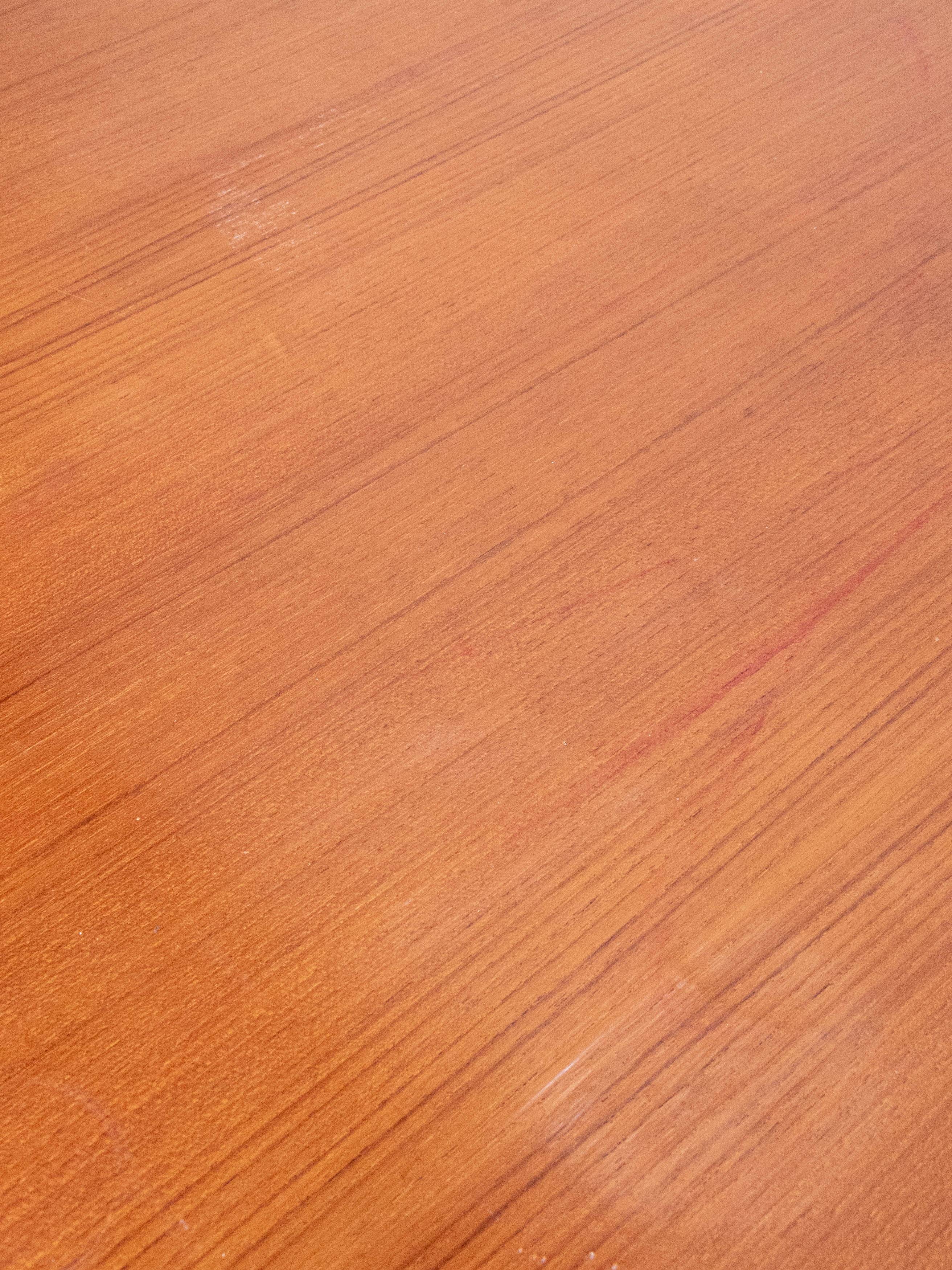 Scandinavian extendable table