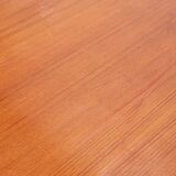 Scandinavian extendable table