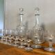 Service en cristal gravé comprenant 12 verres et 2 carafes