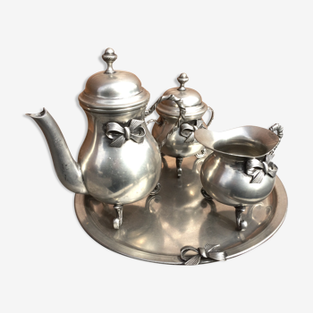 Tea service in Etain