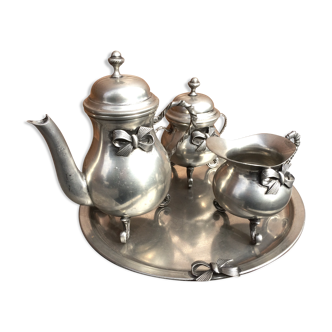 Tea service in Etain